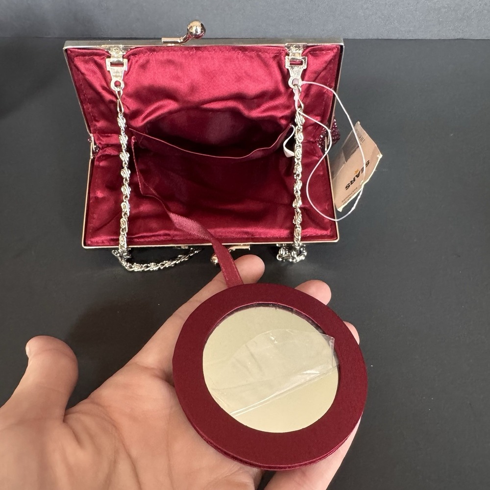 Exquisite Red Hand Made Beaded Clam Shell Kids Lock Clutch Purse ~ Mirror Inside - Picture 7 of 12